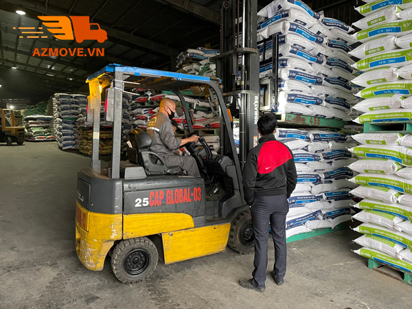 Hình ảnh thuê xe nâng Thủ Đức của khách hàng